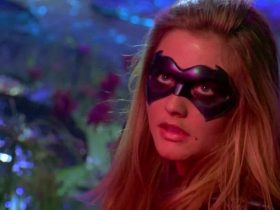 بازیگر سابق Batgirl علاقه دارد باری دیگر شنل خفاشی را بر تن کند