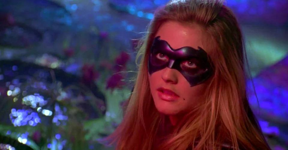 بازیگر سابق Batgirl علاقه دارد باری دیگر شنل خفاشی را بر تن کند